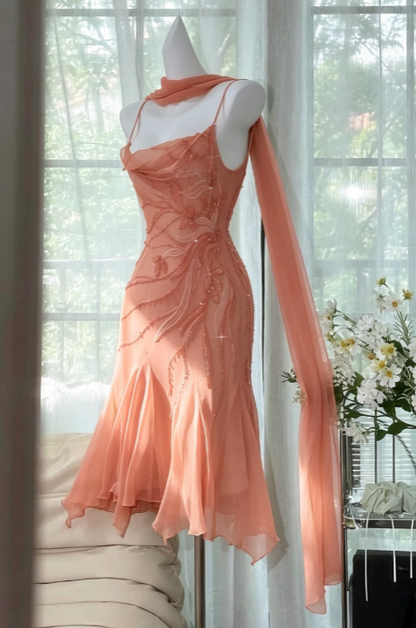 Fairytale Bud Grünes Etuikleid, kurzes Ballkleid, Chiffon, rückenfreies Partykleid mit Perlen ED02275