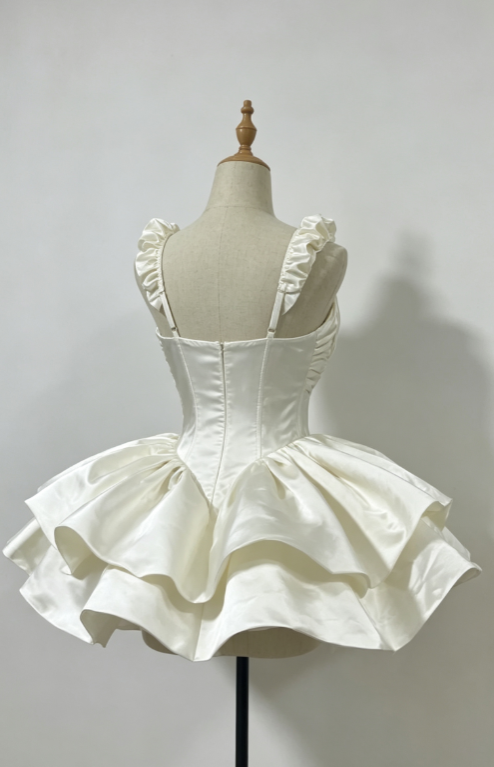 Wunderschönes dunkelolivgrünes herzförmiger Ausschnitt A-Linie Satin Tüll Kurzes Ballkleid Homecoming-Kleid ED02575