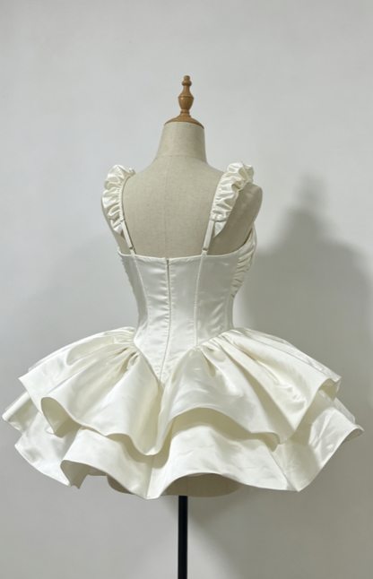 Wunderschönes dunkelolivgrünes herzförmiger Ausschnitt A-Linie Satin Tüll Kurzes Ballkleid Homecoming-Kleid ED02575
