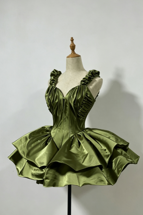 Wunderschönes dunkelolivgrünes herzförmiger Ausschnitt A-Linie Satin Tüll Kurzes Ballkleid Homecoming-Kleid ED02575