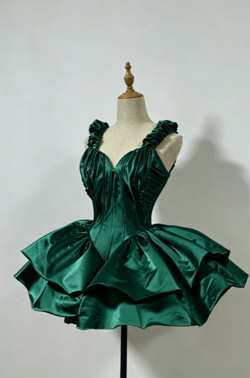 Wunderschönes dunkelolivgrünes herzförmiger Ausschnitt A-Linie Satin Tüll Kurzes Ballkleid Homecoming-Kleid ED02575