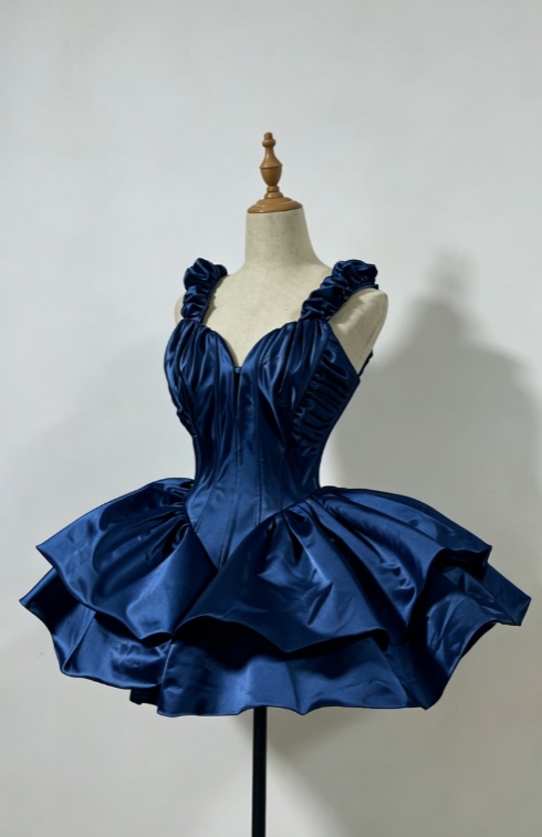 Wunderschönes dunkelolivgrünes herzförmiger Ausschnitt A-Linie Satin Tüll Kurzes Ballkleid Homecoming-Kleid ED02575