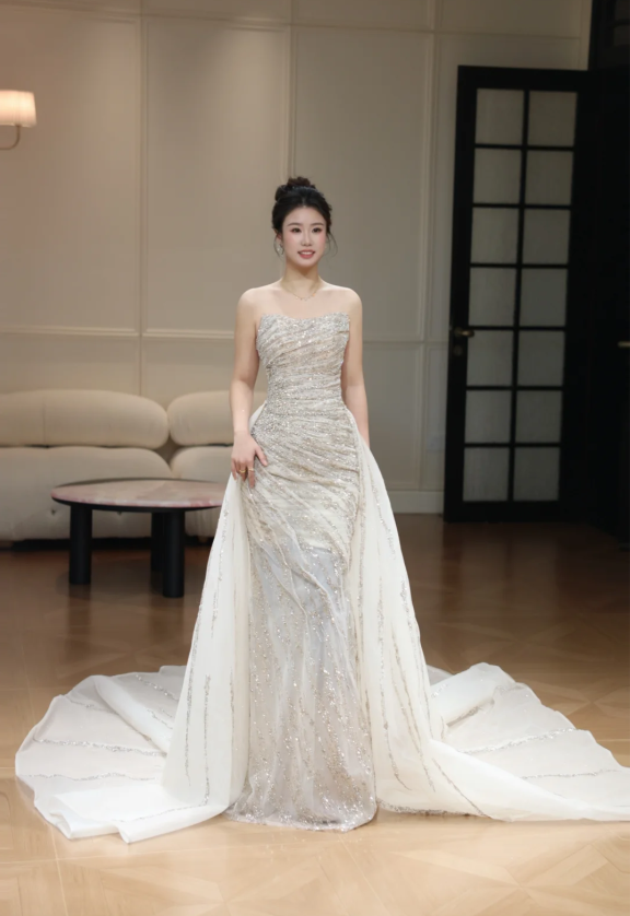 Gorgeous Sheath Long Wedding Dresses Tulle Beaded Champagne Bridal Gowns Sleeveless Strapless Bridal Dresses ED05356