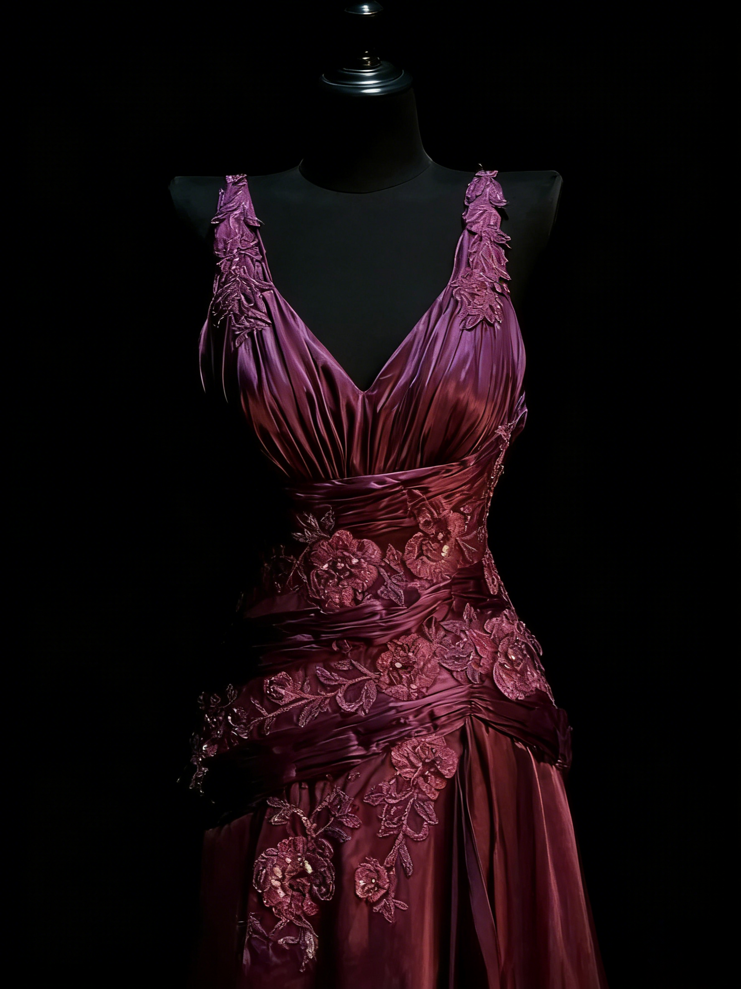 Elegant Grape Long Prom Dresses Satin V-neck A-line Evening Dresses Appliques Sleeveless Formal Dresses ED06169