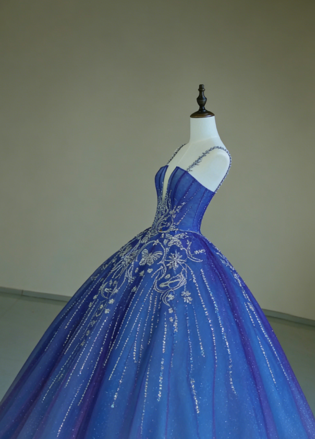 Chic A-Line Long Prom Dresses Tulle Spaghetti Straps Blue Birthday Dresses Sleeveless Evening Gowns ED06218