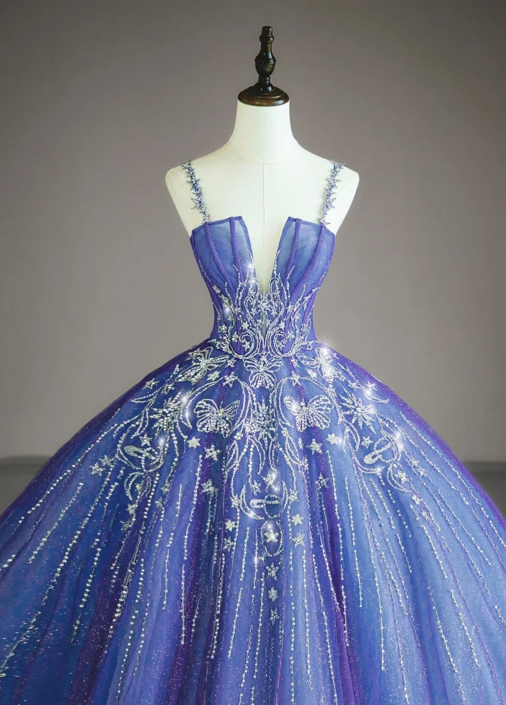Chic A-Line Long Prom Dresses Tulle Spaghetti Straps Blue Birthday Dresses Sleeveless Evening Gowns ED06218