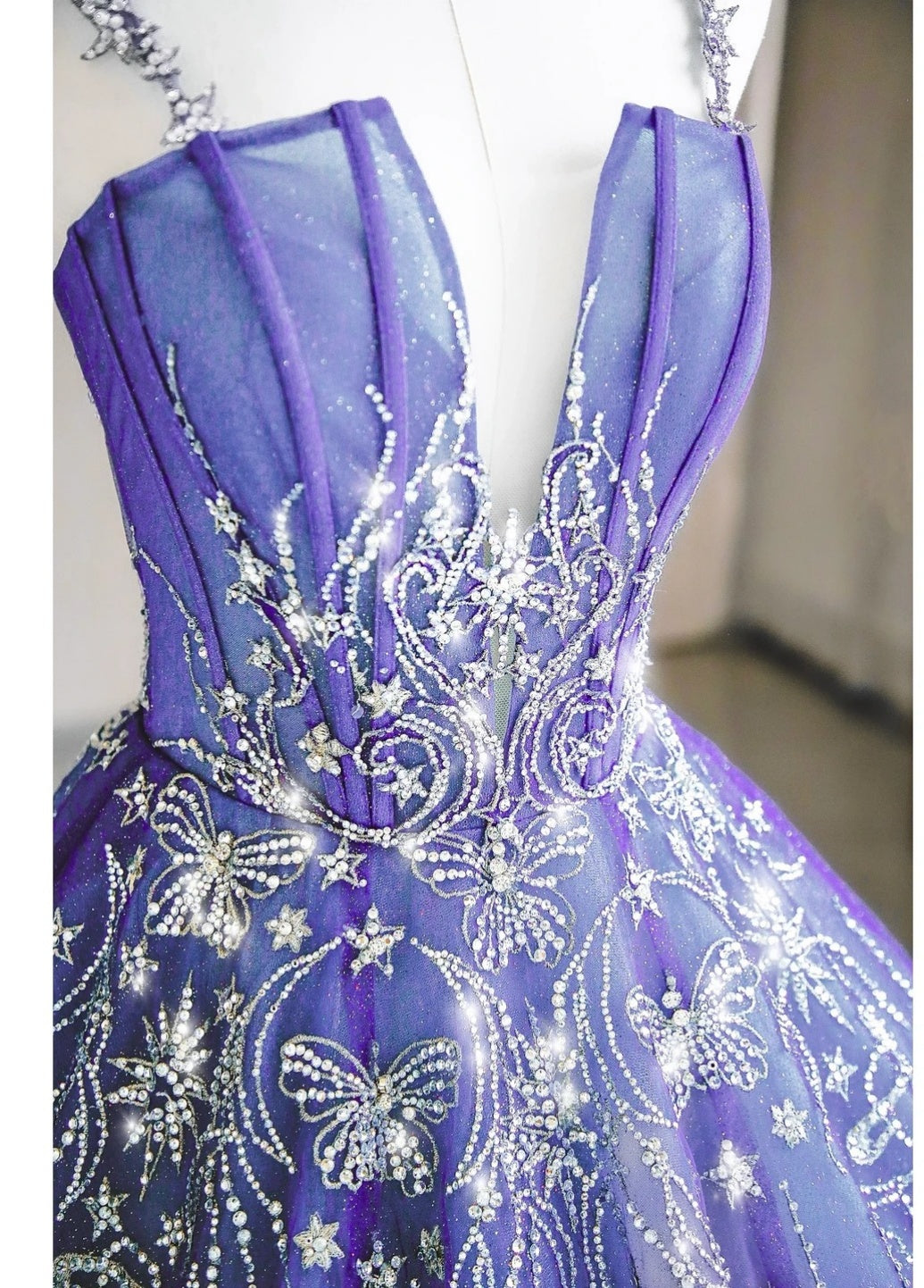 Chic A-Line Long Prom Dresses Tulle Spaghetti Straps Blue Birthday Dresses Sleeveless Evening Gowns ED06218