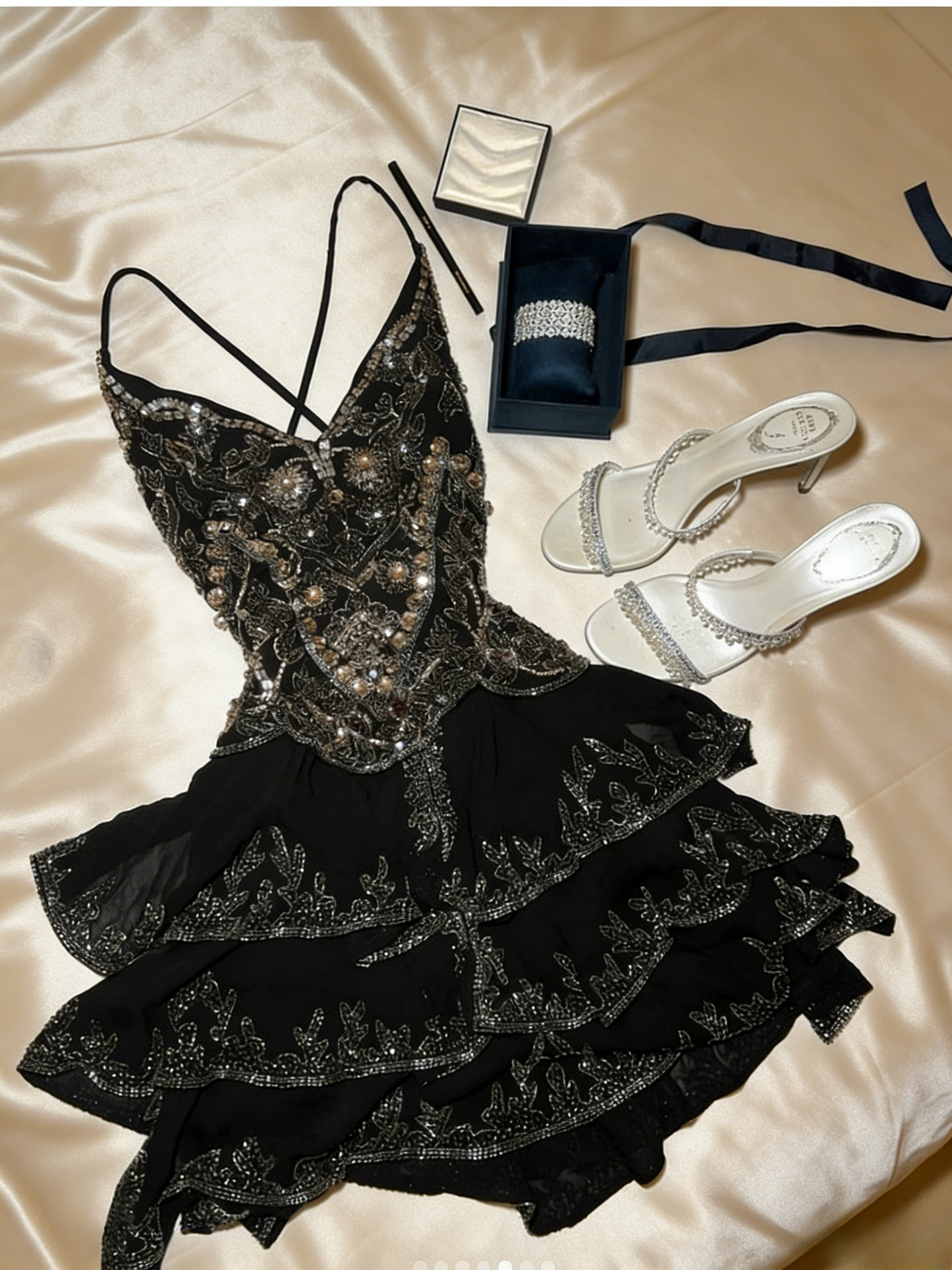 Elegant Black Short Prom Dresses Chiffon Beaded Spaghetti Straps Sheath Evening Gowns with Open Back ED06251