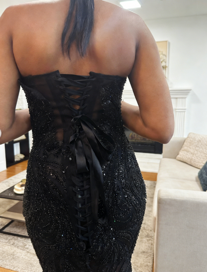 Robe de bal longue noire élégante en tulle, sans bretelles, robe d'anniversaire fourreau ornée de perles ED07205