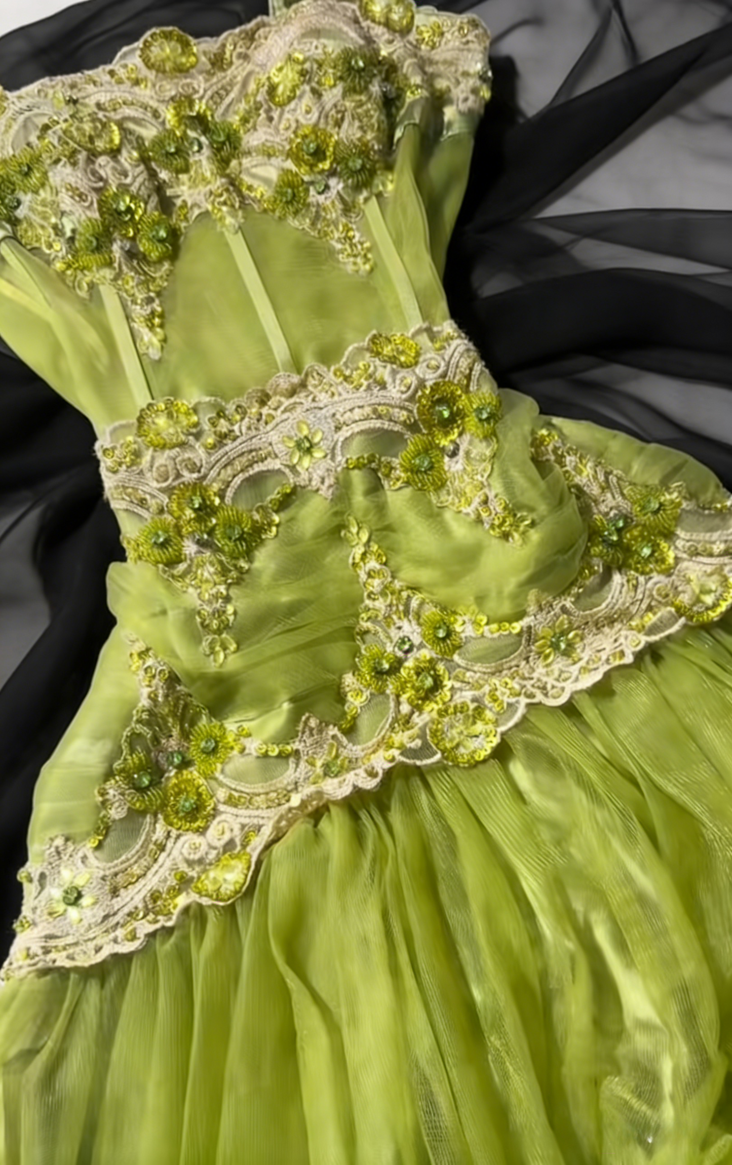Robe de bal longue verte élégante, ornée d'appliques en tulle et de bretelles, coupe trapèze, référence ED07239