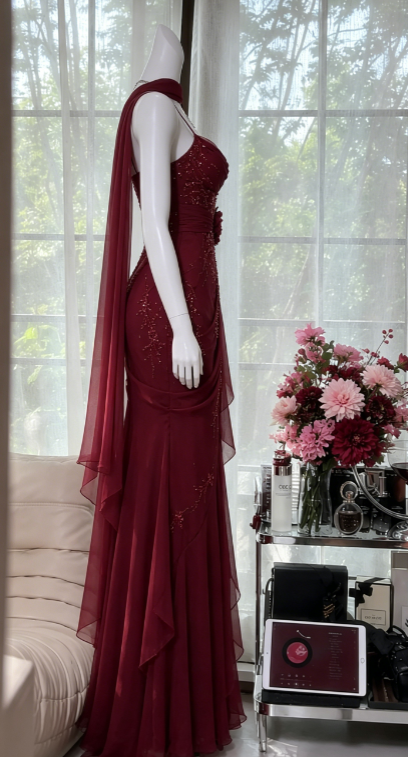 Jolie robe de soirée longue en mousseline de soie à fines bretelles et perles, bordeaux, robe de bal ED08174