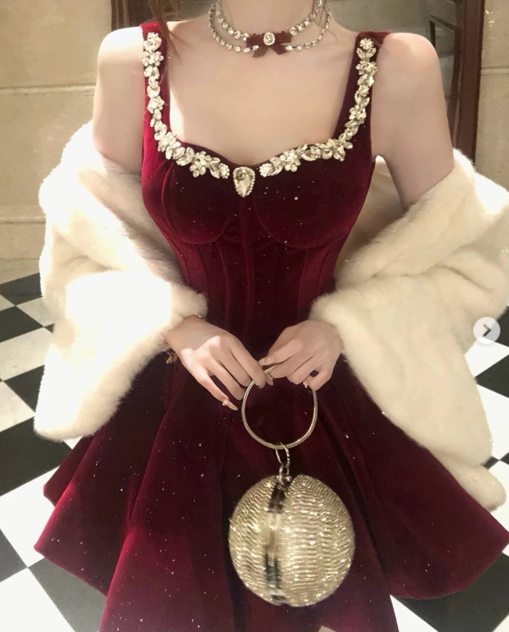 Cute Burgundy A-Line Short Christmas Dresses Velvet Diamonds Straps Birthday Dresses Sleeveless Party Dresses EP06027