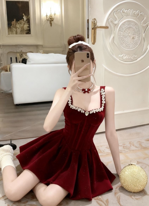 Cute Burgundy A-Line Short Christmas Dresses Velvet Diamonds Straps Birthday Dresses Sleeveless Party Dresses EP06027