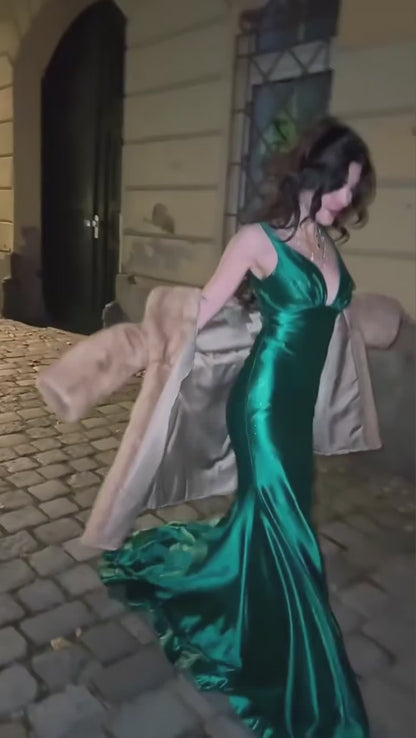 Sexy V-Neck Mermaid Long Prom Dresses Satin Green Evening Dresses ED05619