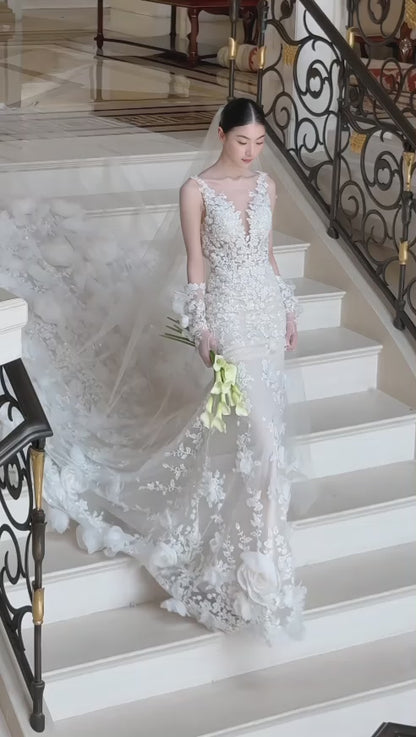 Robe de mariée fourreau intemporelle à col en V en dentelle perlée, blanche ED11812