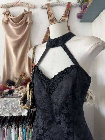 Superbe robe de soirée noire en velours jacquard à col licou et dos nu ED02319