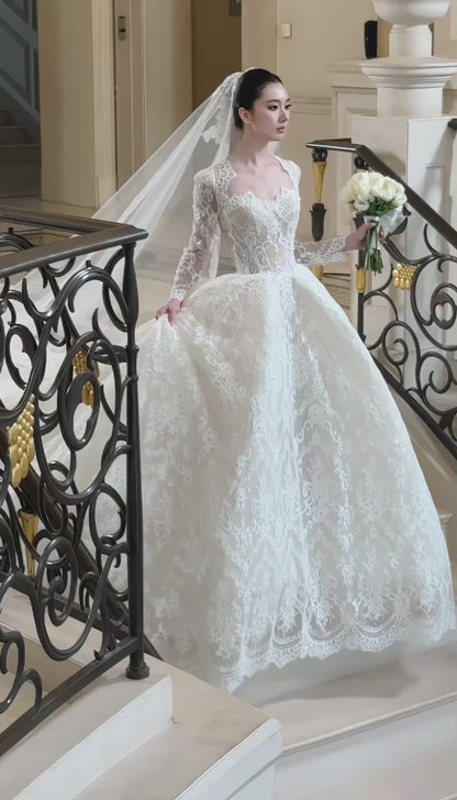 Robe de mariée intemporelle en dentelle, coupe trapèze, blanche, au style romantique ED11809